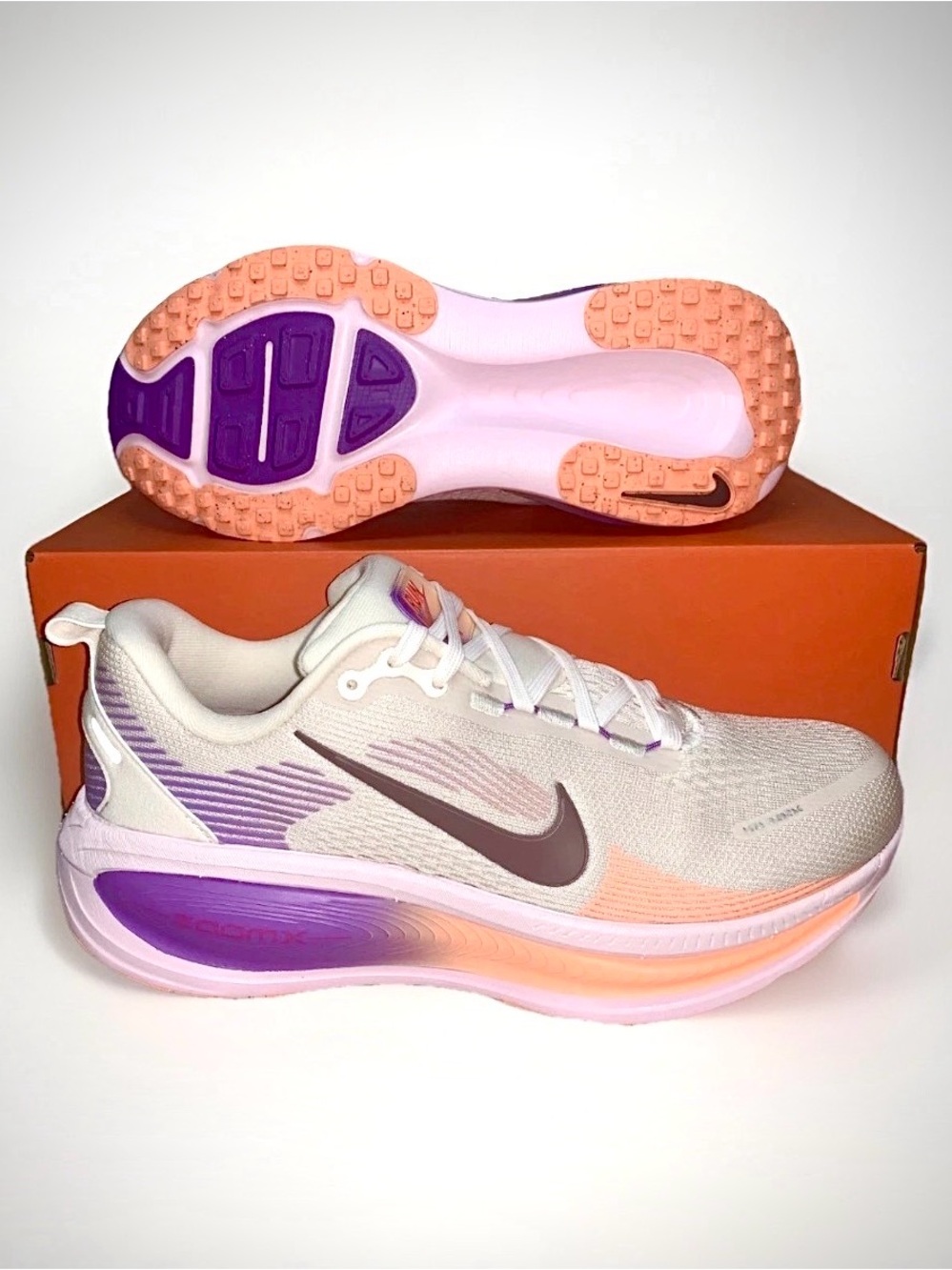 Nike Vomero 18 Women’s Running Shoes Size 9